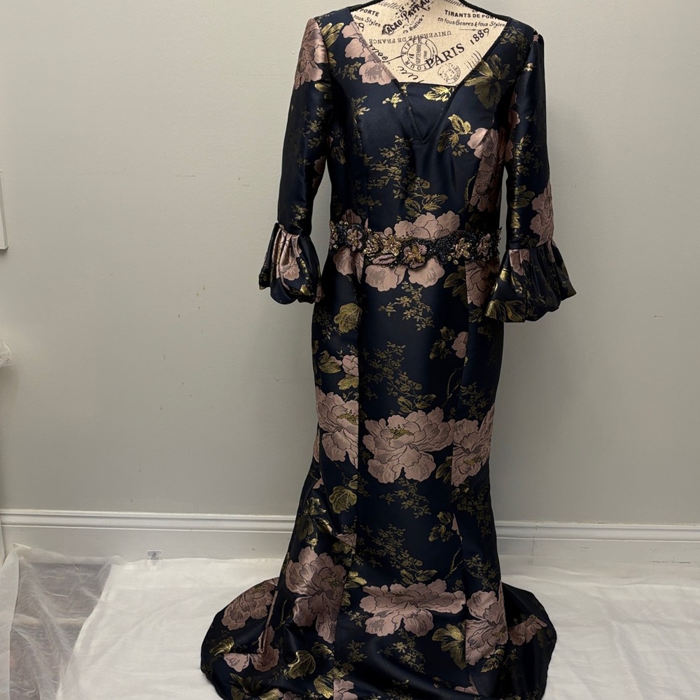 Elegant Floral Black and Pink Dress 
New condition dress never worn.